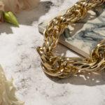 affichage-de-la-chaine-doree-brillante-et-luxueuse